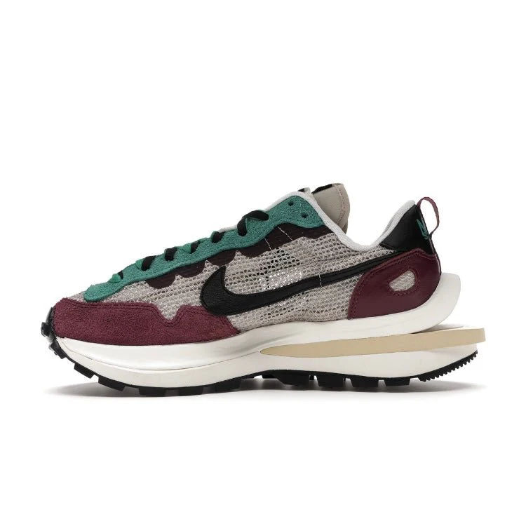 Nike Vaporwaffle Sacai Villain Red Neptune Green - immagine 3